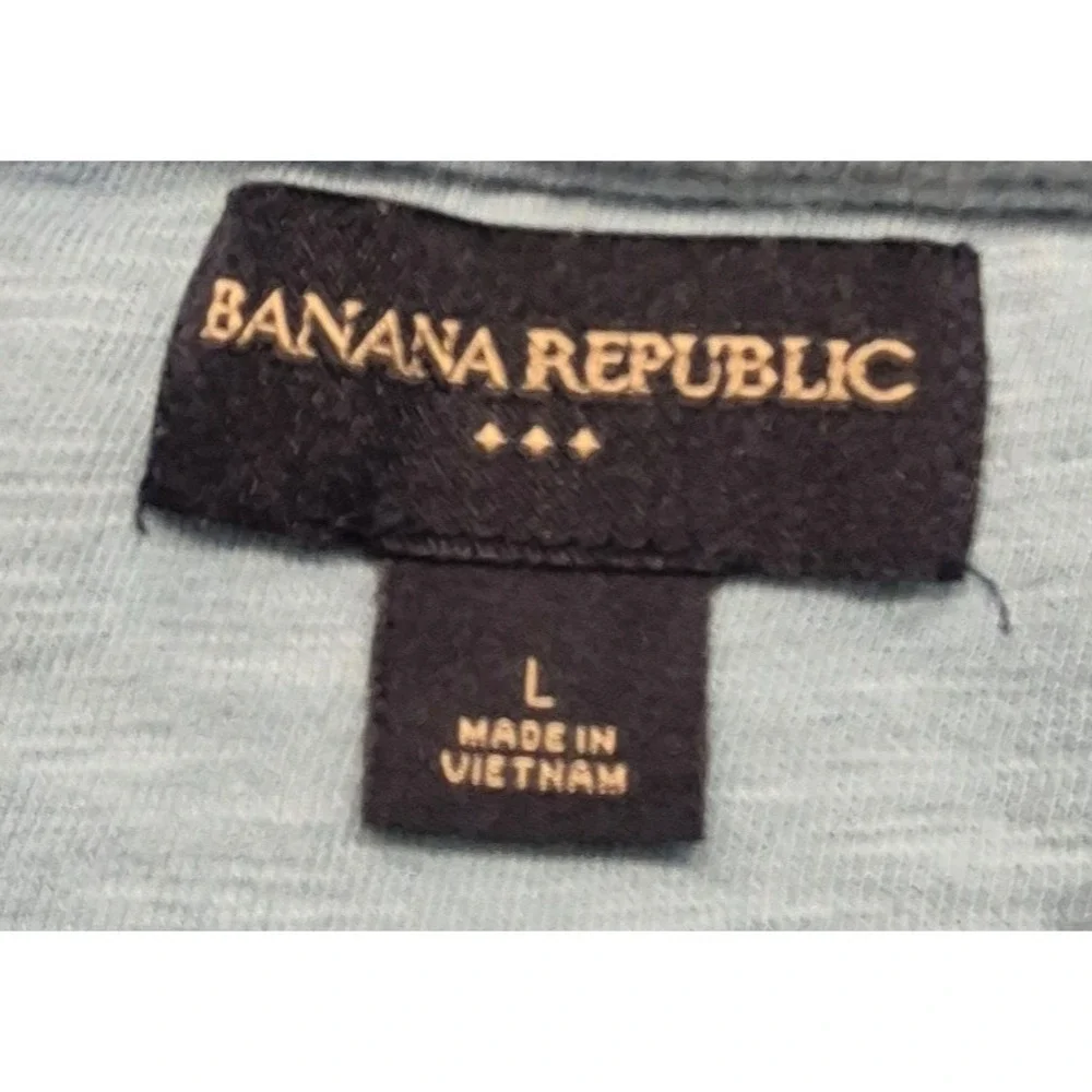 Banana Republic men's light blue polo shirt LG duo pockets 100% Cotton preppy